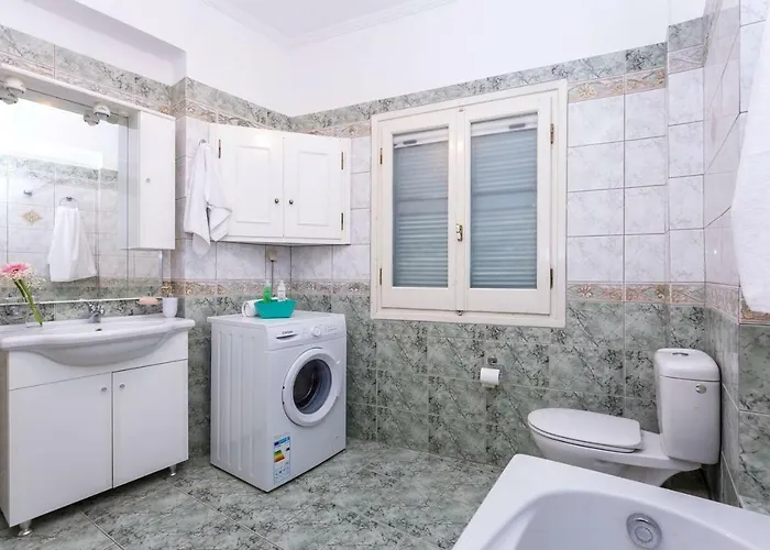 펜션 Spacious Maisonette - Roof View Of Corfu Port *